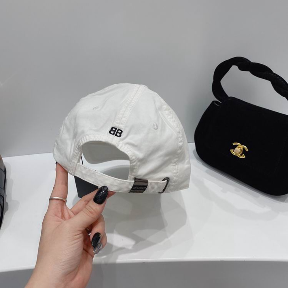 Ba*len*cia*ga hat